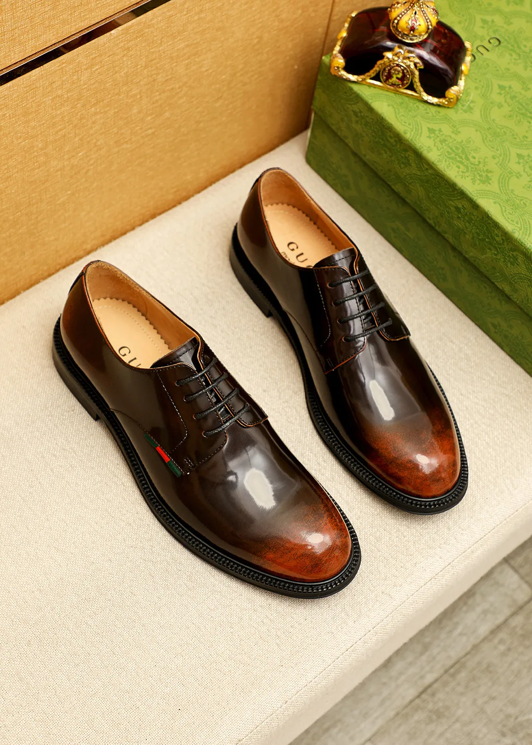 Men's shoes 💰520 💐 Product trademark: GUCCI "Gucci" business leather shoes Regular size: 38-44 (45.46🉑️customized) Product materials: Selected imported first-layer open-edge beaded cowhide leather upper, imported water-dyed cowhide leather lining. Strong three-dimensional visual effect, original outsole Color: 4⃣️colors available